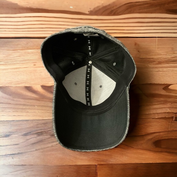 Under Armour Embroidered Logo Soft Polyester & Elastane Size M/L Cap! - Picture 7 of 8